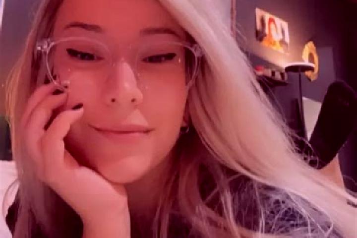 Ariana, 24, a blonde grey-eyed caucasian companion based in Woodridge. Offering Party Girl, Erotic Massage, Domination. Available for incall and outcall, ove...
