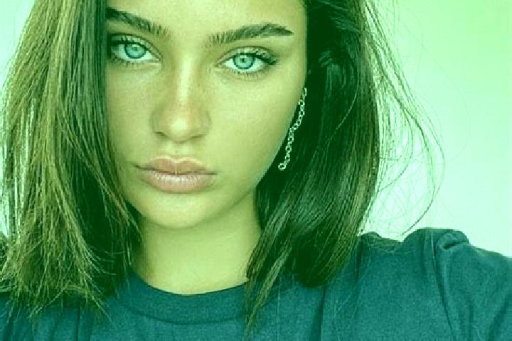Ariana, 25, a brunette brown-eyed asian companion based in Mossoro. Offering Party Girl, Striptease, Massage, Duos, OWO. Available for incall and outcall, ov...