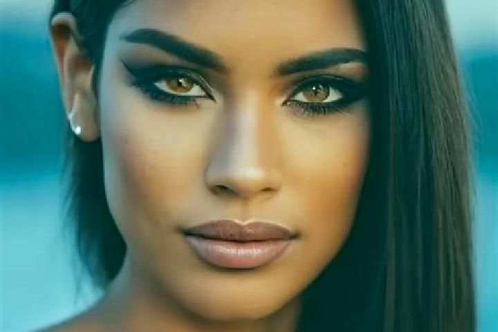 Ariana, 26, a auburn amber-eyed latina companion based in Saint-Joseph. Offering GFE, Erotic Massage, Tantra, Striptease. Available for incall and outcall, d...