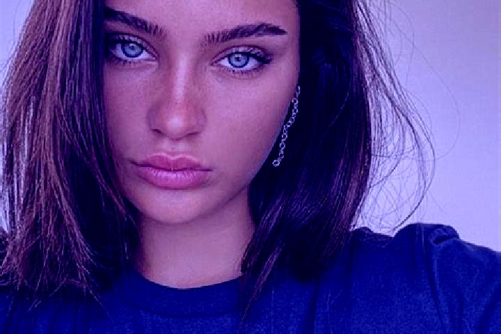 Ariana, 26, a brunette dark-eyed indian companion based in Mlanggeng. Offering Party Girl, Couples, Girlfriend Experience, Erotic Massage. Available for inca...