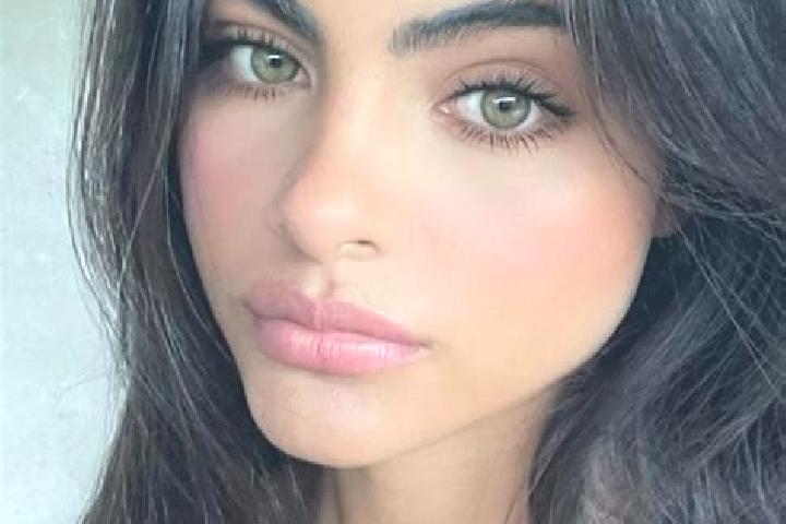 Ariana, 26, a chestnut dark-eyed indian companion based in Antagarh. Offering Massage, Roleplay, Domination. Available for incall and outcall, overnight book...