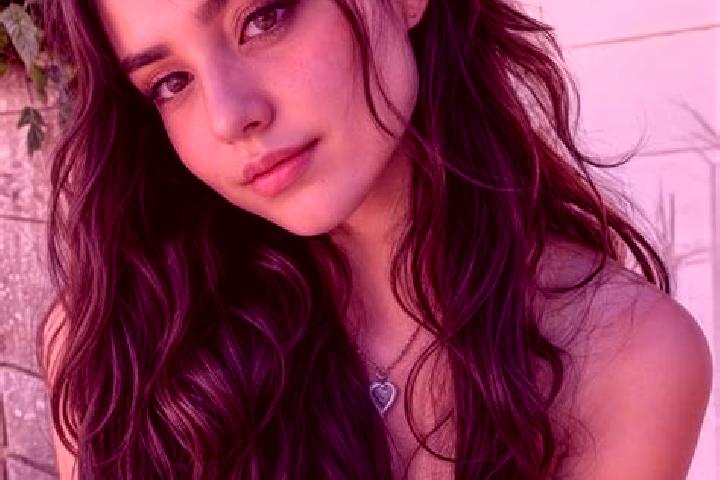 Ariana, 26, a chestnut hazel-eyed middle eastern companion based in Gueyede. Offering Prostate Massage, 69, OWO, Girlfriend Experience, Roleplay. Available f...