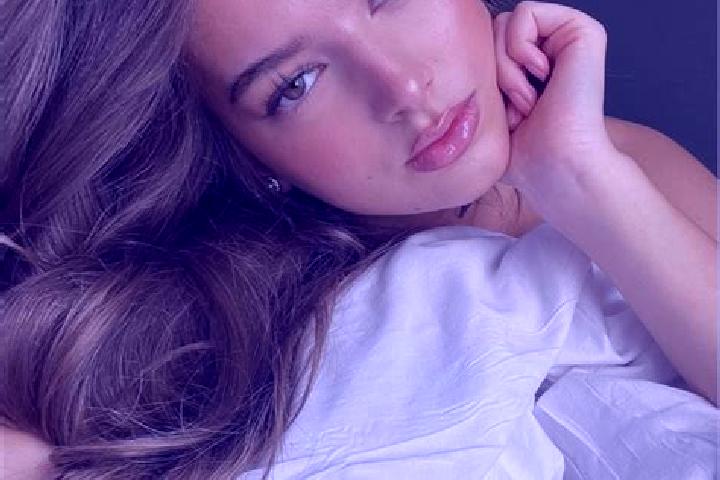 Ariana, 27, a brunette hazel-eyed caribbean companion based in Crouy-sur-Cosson. Offering Striptease, Travel Companion, CIM. Available for incall and outcall...