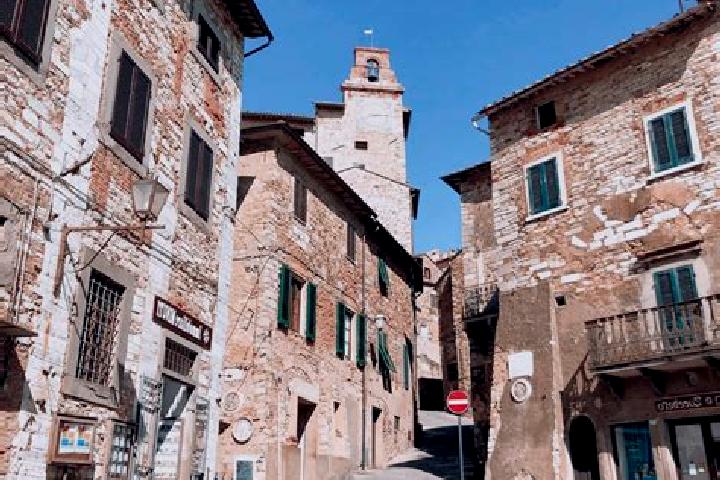 Ariana, 27 — Escort in Campiglia Marittima, Italy