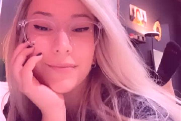 Ariana, 28, a blonde grey-eyed indian companion based in Hyeonpung. Offering CIM, Striptease. Available for incall and outcall, day and evening dates.
