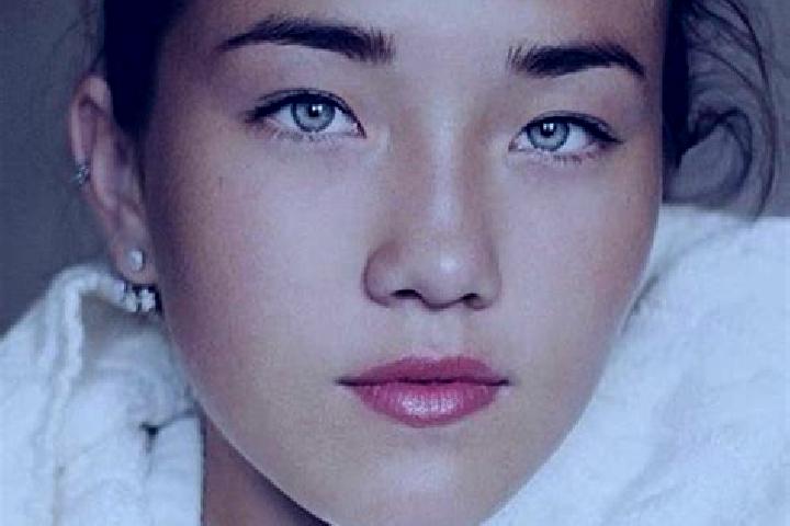 Ariana, 29, a chestnut blue-eyed asian companion based in Gonneville-sur-Mer. Offering Erotic Massage, BDSM, Striptease. Available for incall and outcall, da...