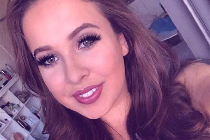 Ariana, 30, a auburn dark-eyed mediterranean companion based in Nova Ves u Chotebore. Offering Massage, Erotic Massage, Couples. Available for incall and out...