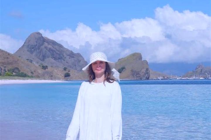 Ariana, 30 — Escort in Komodo, Indonesia