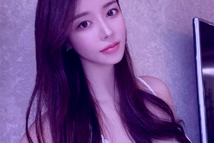 Ariana, 30 — Escort in Wanmao, China