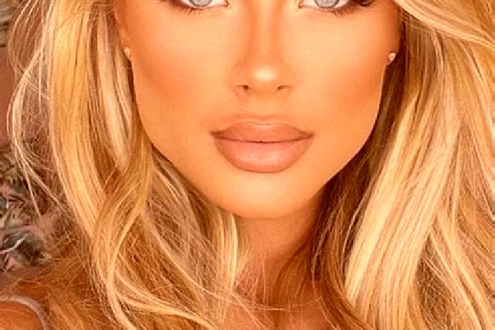 Ariana, 32, a blonde hazel-eyed latina companion based in Veron. Offering BDSM, Couples, Roleplay. Available for incall and outcall, day and evening dates.