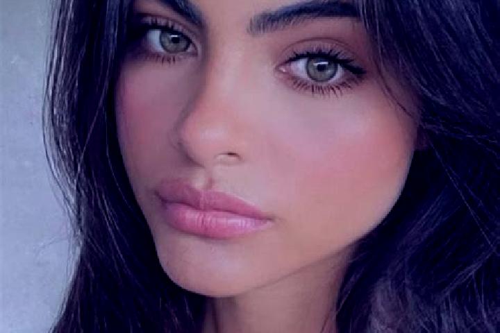 Ariana, 32, a brunette green-eyed european companion based in Saint-Augustin. Offering Duos, 69. Available for incall and outcall, overnight bookings available.
