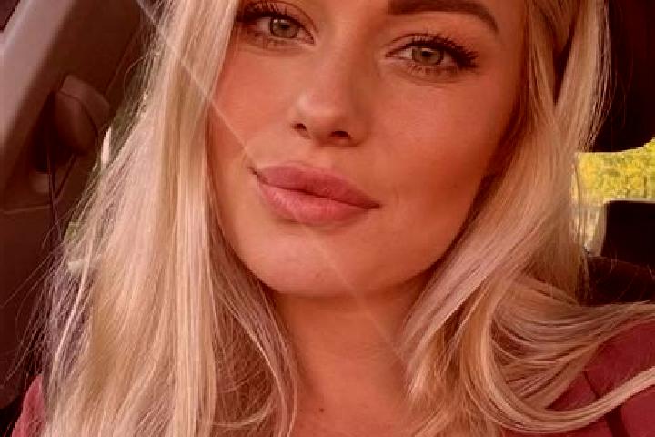 Ariana, 33, a blonde hazel-eyed caucasian companion based in Thorncliff. Offering Roleplay, Duos, BDSM. Available for incall and outcall, day and evening dates.