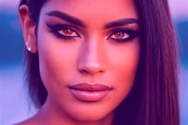Ariana, 34, a auburn amber-eyed latina companion based in Zhuangta. Offering Striptease, BDSM, Travel Companion, Deep French Kissing. Available for incall an...