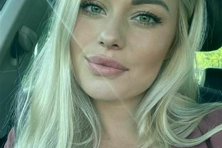 Ariana, 34, a blonde hazel-eyed ebony companion based in Ksiaz Wielkopolski. Offering Tantra, CIM, Couples. Available for incall and outcall, overnight booki...