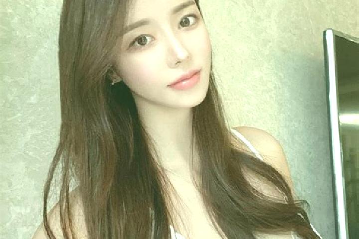 Ariana, 34 — Escort in Doucun, China