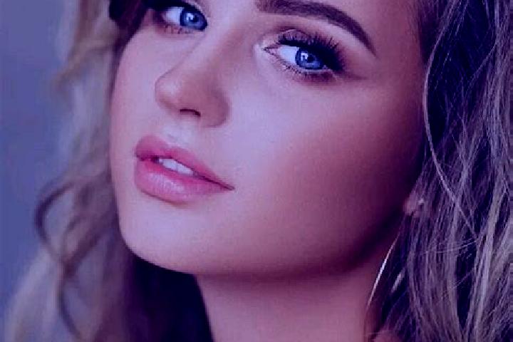 Ariana, 35, a dark blonde blue-eyed ebony companion based in Oymaki. Offering Dinner Date, BDSM, Tantra. Available for incall and outcall, overnight bookings...