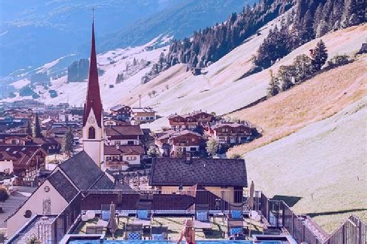 Ariana, 35 — Escort in Hall in Tirol, Austria
