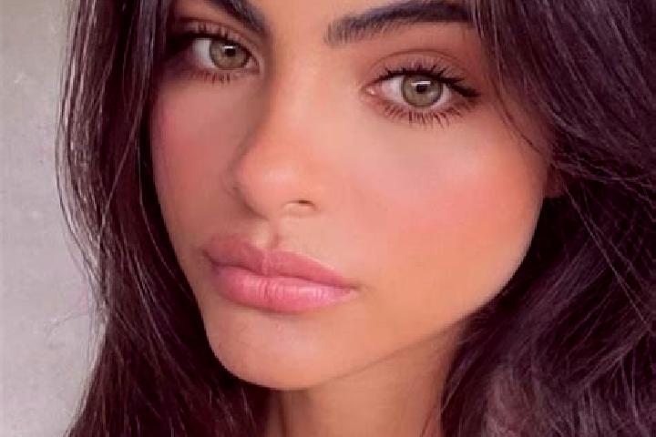 Ariana, 36, a brunette green-eyed mediterranean companion based in Sumur Lima. Offering Tantra, Fetish, Domination, Roleplay. Available for incall and outcal...