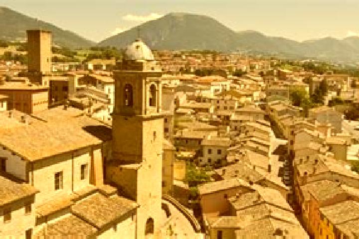 Ariana, 36 — Escort in Castelraimondo, Italy
