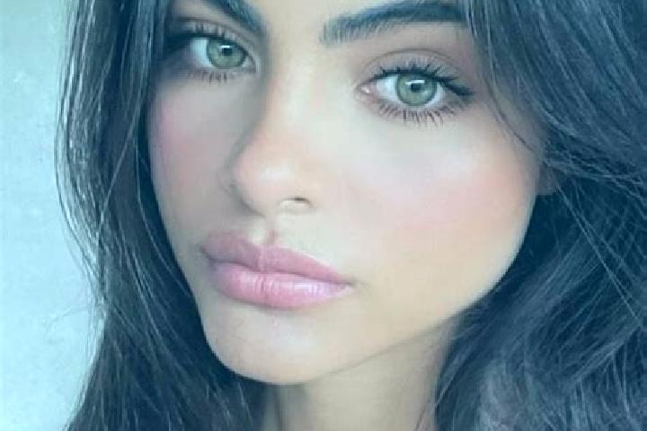Ariana, 37, a red dark-eyed indian companion based in Sipanik. Offering CIM, Duos. Available for incall and outcall, day and evening dates.