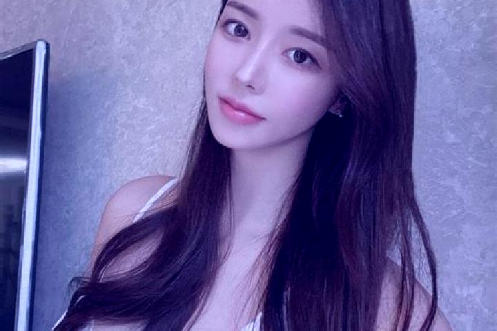 Ariana, 37 — Escort in Fengpo, China