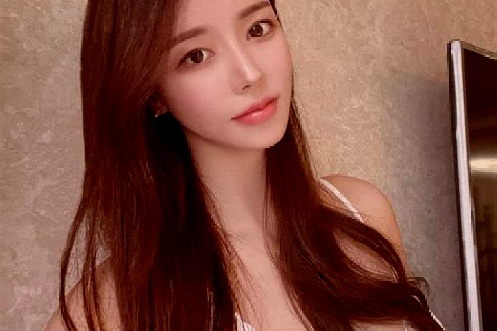 Ariana, 37 — Escort in Huoshilafu, China