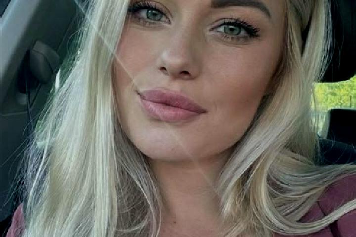 Ariana, 38, a blonde hazel-eyed caucasian companion based in Kemajuan Tanah Sungai Pancing Selatan. Offering Fetish, Roleplay, BDSM, Overnight, Girlfriend Ex...