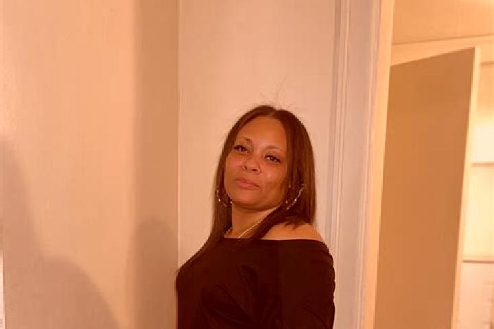 Ariana, 38 — Escort in Roslyn, United States