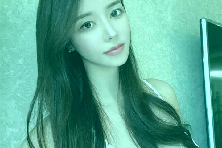 Ariana, 39 — Escort in Haksan, South Korea
