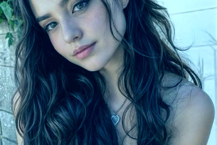 Aubrey, 20, a auburn amber-eyed mediterranean companion based in OEzbek. Offering Dinner Date, Erotic Massage, Striptease. Available for incall and outcall, ...