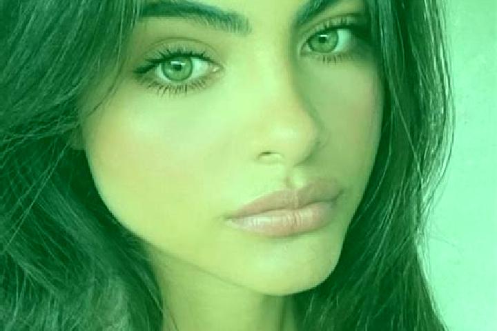 Aubrey, 21, a chestnut green-eyed indian companion based in Pontevedra. Offering Deep French Kissing, 69, Fetish. Available for incall and outcall, day and e...