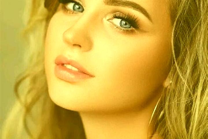Aubrey, 22, a dark blonde blue-eyed mediterranean companion based in Venecia. Offering Party Girl, Deep French Kissing, Couples, Prostate Massage. Available ...