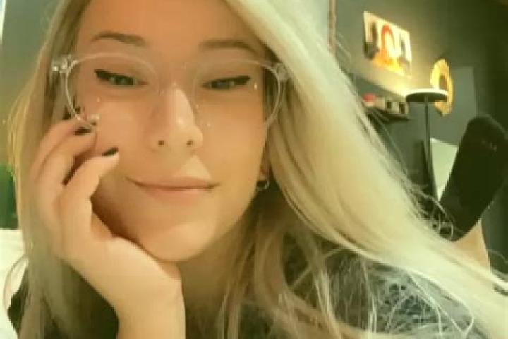 Aubrey, 26, a blonde grey-eyed caucasian companion based in Paramathi Velur. Offering Dinner Date, Striptease, Couples, Overnight. Available for incall and o...