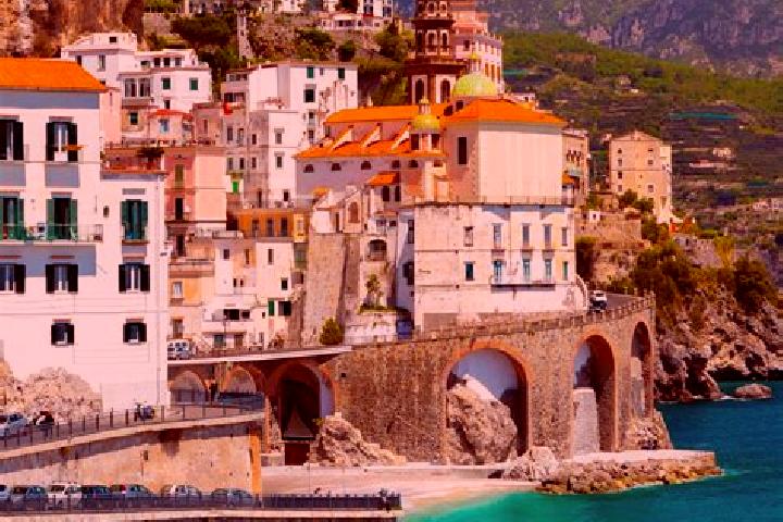 Aubrey, 28 — Escort in Bregano, Italy