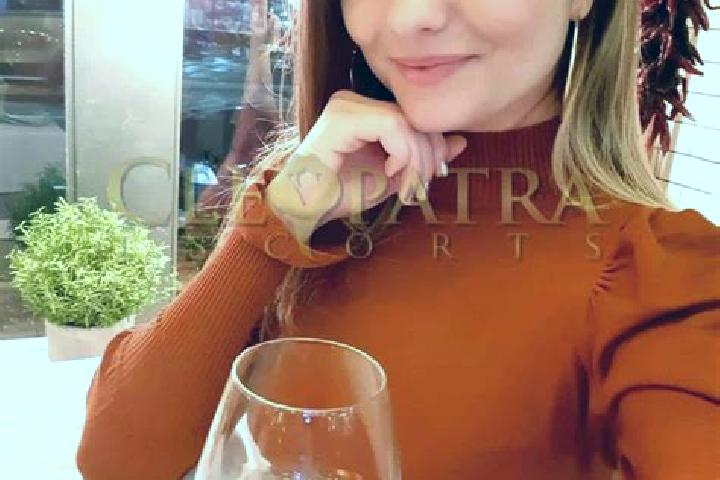 Aubrey, 29, a auburn dark-eyed caucasian companion based in Duebendorf / Staegenbuck. Offering Dinner Date, OWO, Deep French Kissing, GFE, Prostate Massage. ...