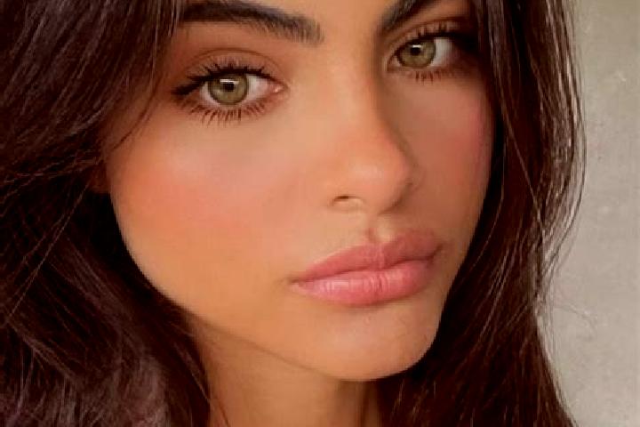 Aubrey, 30, a brunette amber-eyed indian companion based in Adar. Offering Striptease, Roleplay. Available for incall and outcall, overnight bookings available.