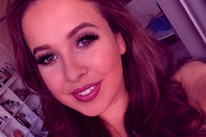 Aubrey, 30, a brunette amber-eyed mixed companion based in Tmourghout. Offering A-Level, Striptease, OWO. Available for incall and outcall, day and evening d...