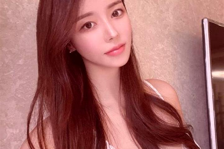 Aubrey, 31 — Escort in Sekarputih, Indonesia