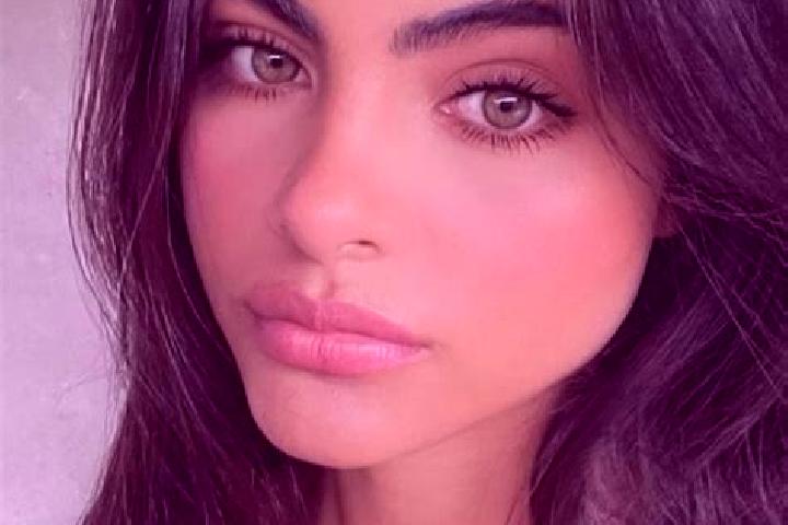 Aubrey, 36, a brunette green-eyed caucasian companion based in Poreba. Offering 69, Roleplay, Duos, BDSM. Available for incall and outcall, day and evening d...