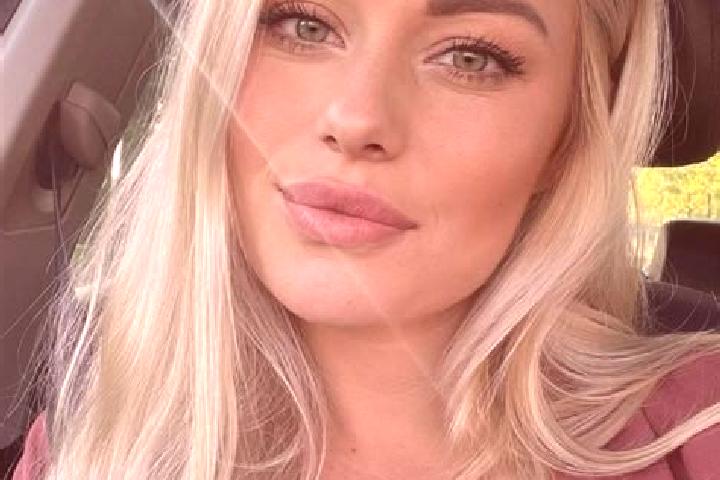 Aubrey, 38, a blonde hazel-eyed latina companion based in Acheux-en-Amienois. Offering Deep French Kissing, Prostate Massage, Duos, Dinner Date, Roleplay. Av...