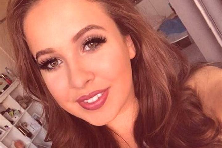 Aubrey, 39, a dark blonde dark-eyed caucasian companion based in Langenleuba-Niederhain. Offering OWO, Overnight, Fetish. Available for incall and outcall, d...
