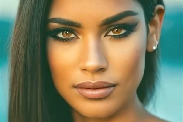 Aurora, 20, a auburn amber-eyed latina companion based in La Vallee. Offering Party Girl, Striptease, Overnight, Prostate Massage. Available for incall and o...