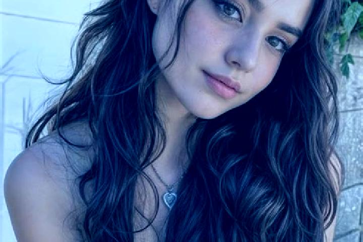 Aurora, 20, a auburn hazel-eyed latina companion based in An Ha. Offering Roleplay, Duos, CIM, OWO. Available for incall and outcall, day and evening dates.