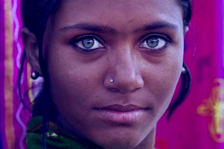 Aurora, 20, a red green-eyed indian companion based in Mengyan. Offering Dinner Date, GFE. Available for incall and outcall, overnight bookings available.