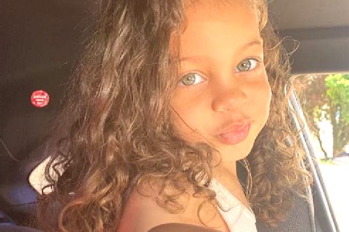 Aurora, 21, a auburn blue-eyed mixed companion based in Flor da Serra do Sul. Offering 69, Girlfriend Experience, Massage, BDSM. Available for incall and out...
