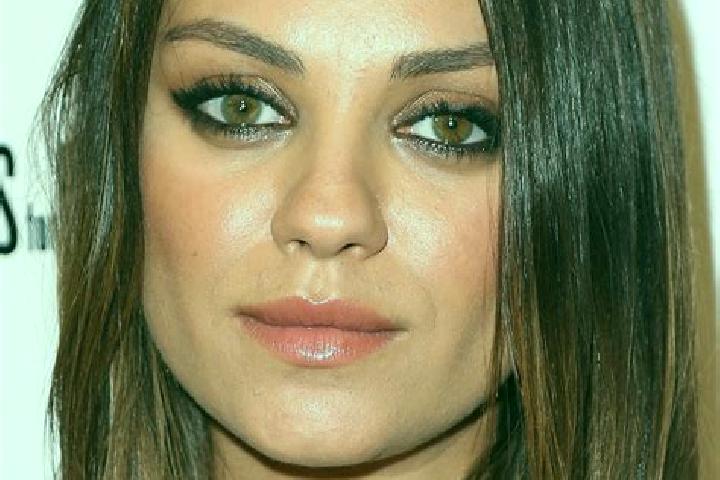 Aurora, 21, a brunette hazel-eyed indian companion based in Grove Park. Offering Couples, A-Level, OWO. Available for incall and outcall, day and evening dates.