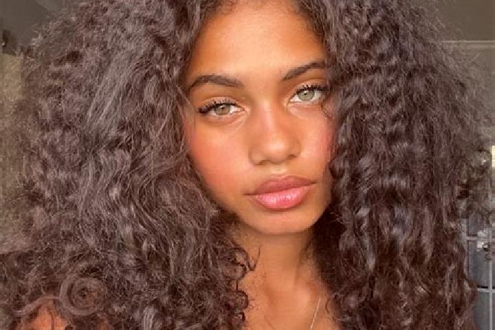 Aurora, 21, a red blue-eyed ebony companion based in Loua. Offering Travel Companion, Party Girl, Fetish. Available for incall and outcall, overnight booking...