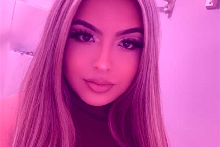 Aurora, 23, a blonde brown-eyed latina companion based in Sorala. Offering Overnight, Couples, Massage. Available for incall and outcall, day and evening dates.