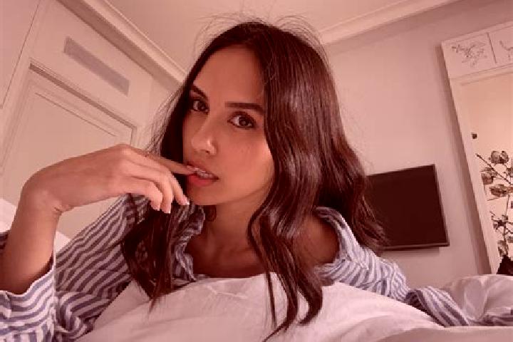 Aurora, 24, a auburn amber-eyed ebony companion based in Beder. Offering Duos, Travel Companion, Girlfriend Experience, Dinner Date. Available for incall and...