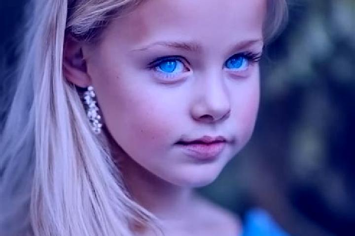 Aurora, 24, a blonde blue-eyed ebony companion based in Cottage. Offering Roleplay, GFE, Massage. Available for incall and outcall, day and evening dates.